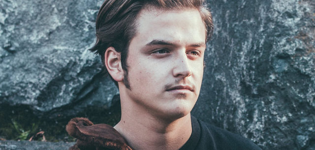 Antwerp artist GLINTS brings a lot of heat to his fast flowing single 
