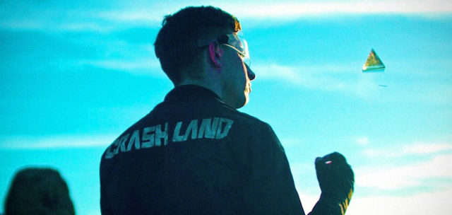 CRΛSH LΛND is on 