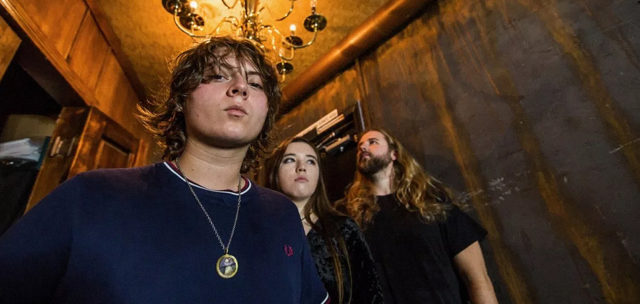 Velvet Starlings release 60s-inspired Christmas original