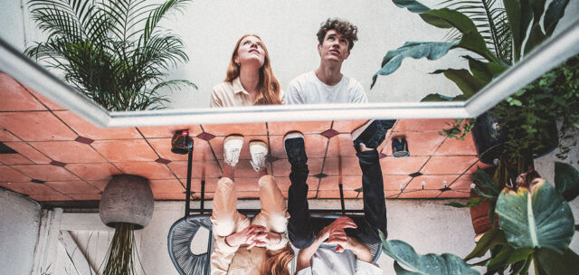 Alt-pop duo PELA shares tranquil single 