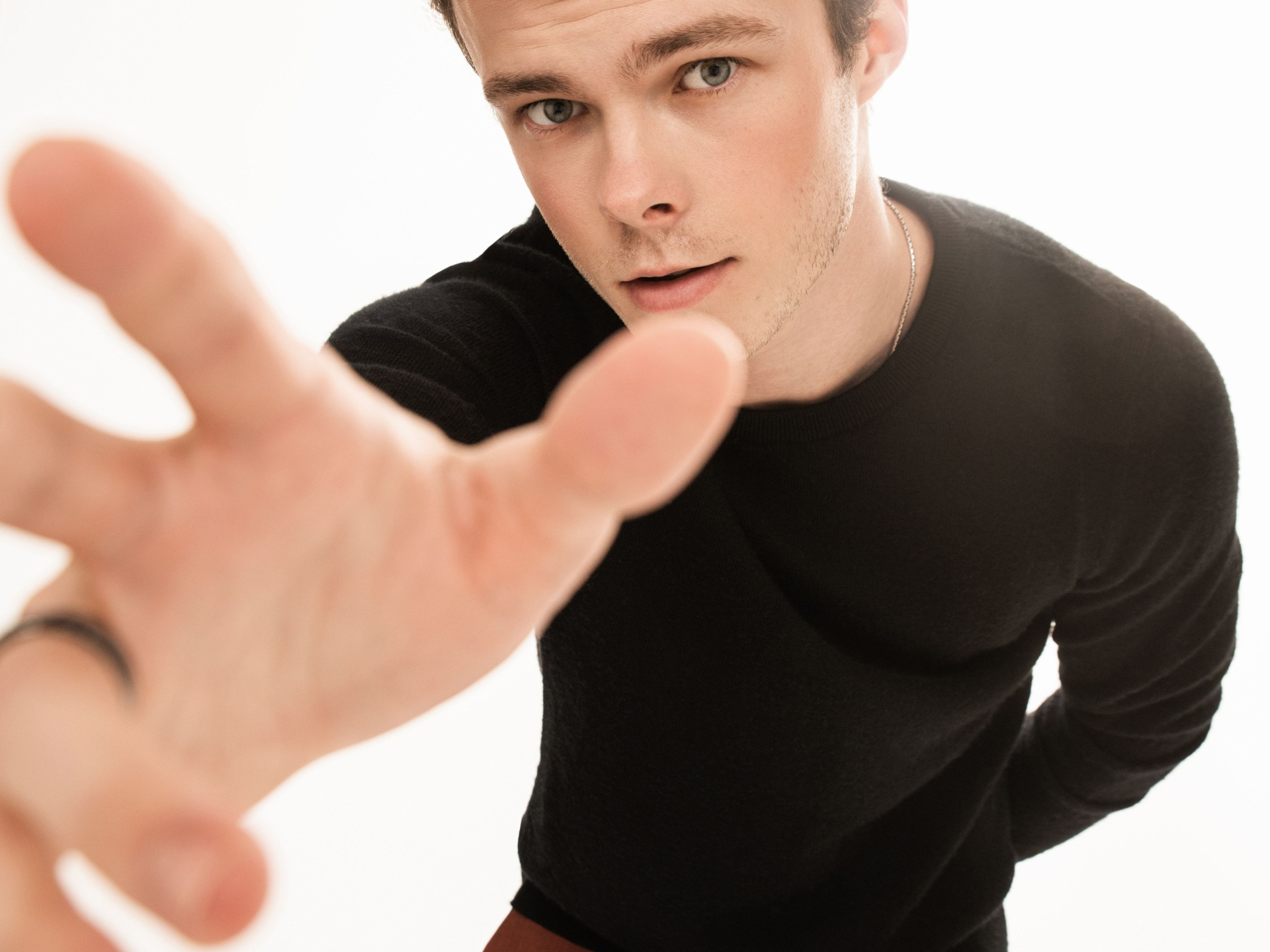 Hunter Daily Delivers Romantic Number Karaoke Star EARMILK