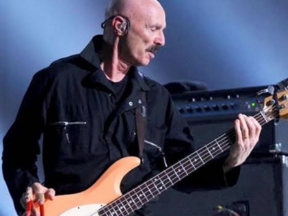 Bassist Tony Levin on stage