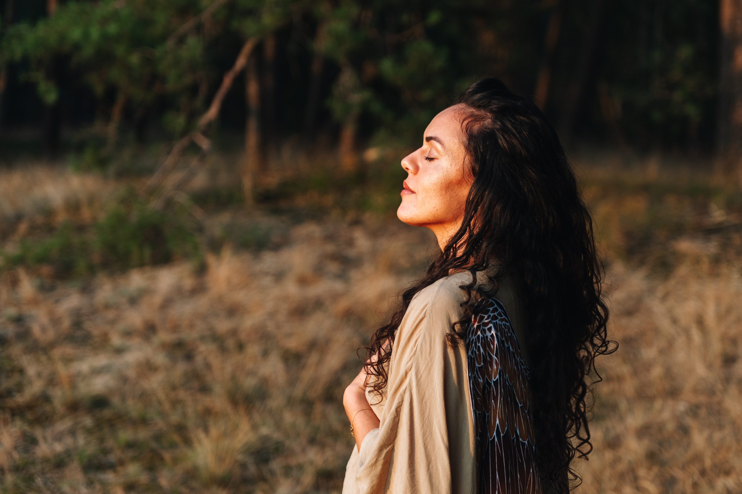 Neda Boin breaks chains and opens hearts with healing anthem “I Release (All That Doesn’t Serve Me)”