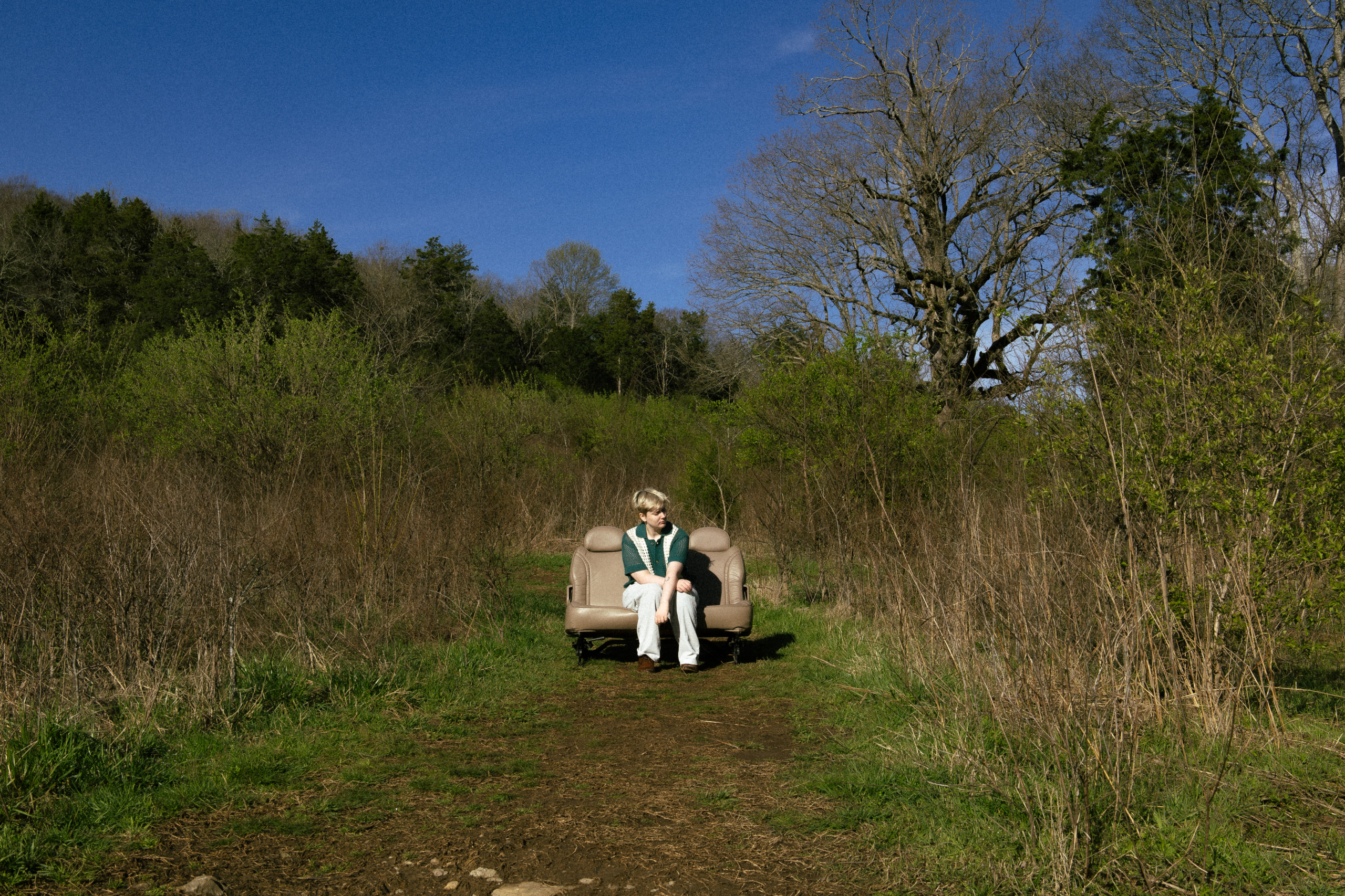 Sid Dorey’s ‘Middle Seat’ turns emotional turbulence into indie pop gold