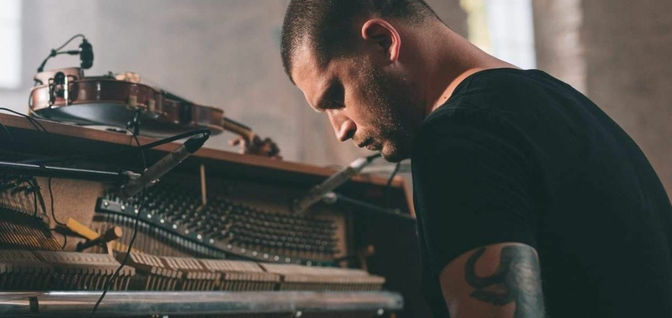 Stefan Wesołowski heads into the dark on "Core"