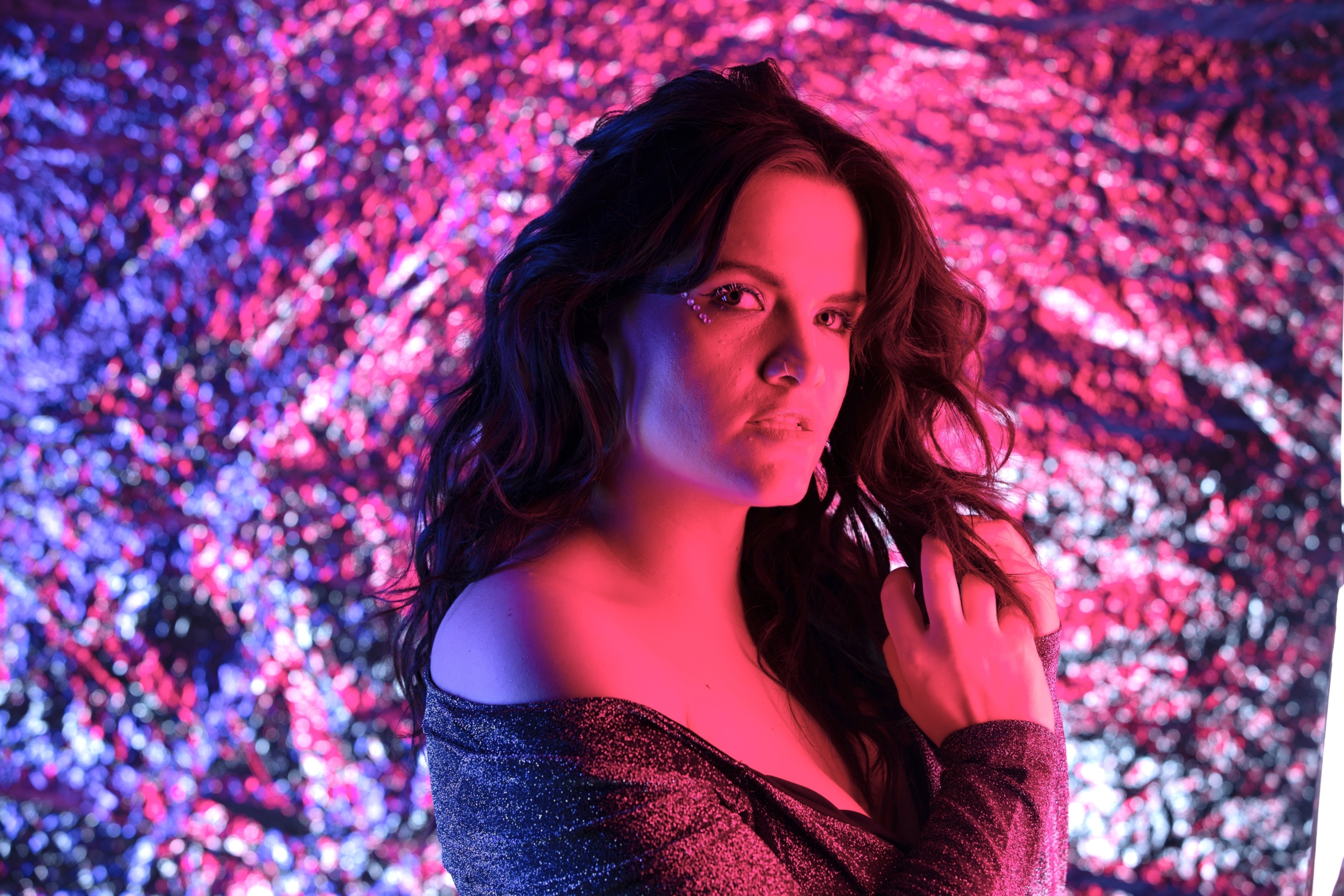 Reverliee sparks a fever dream of longing with explosive new single “Connect”