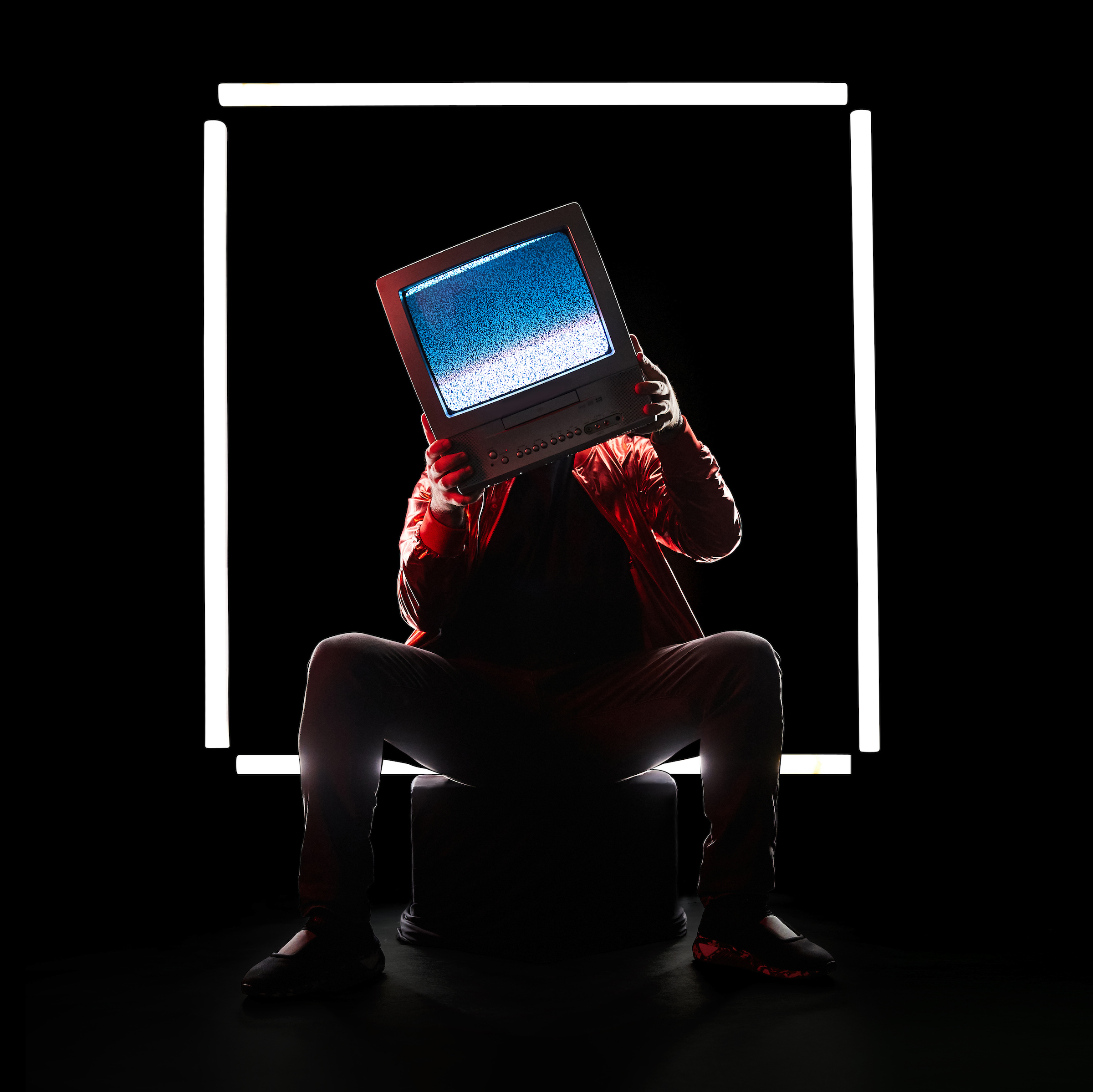 US3R plugs into the chaos with new album "DOPAM1NE"