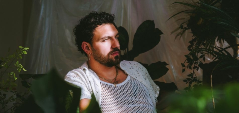 Lew Apollo releases new single "Let the Light In" ahead of debut album [Video]