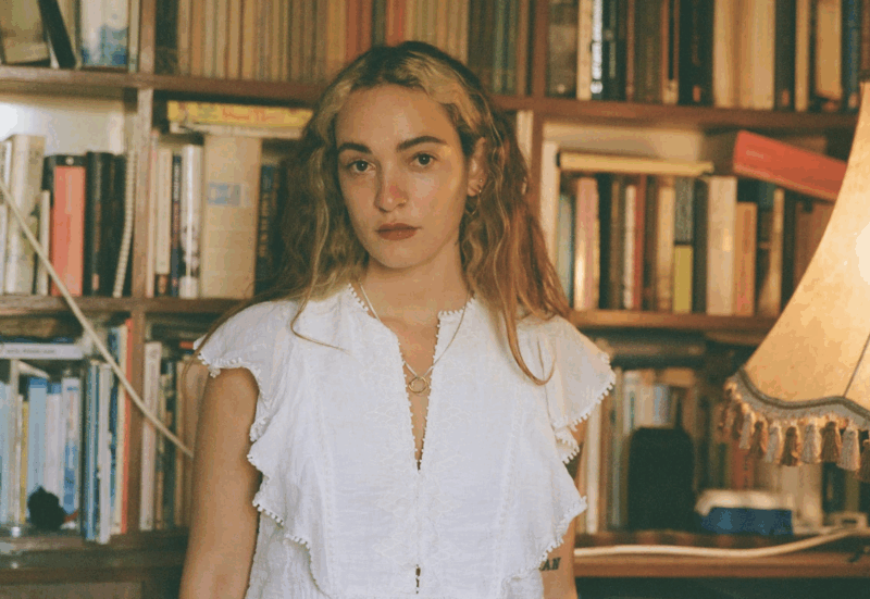 Dutch/Surinamese singer-songwriter néomí shares tender offering "Trigger"